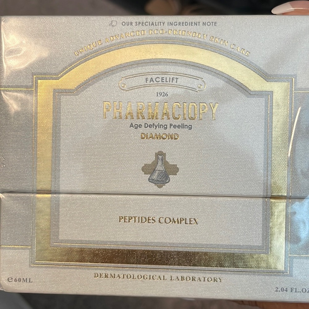 PHARMACIOPY AGE DEFYING PEELING